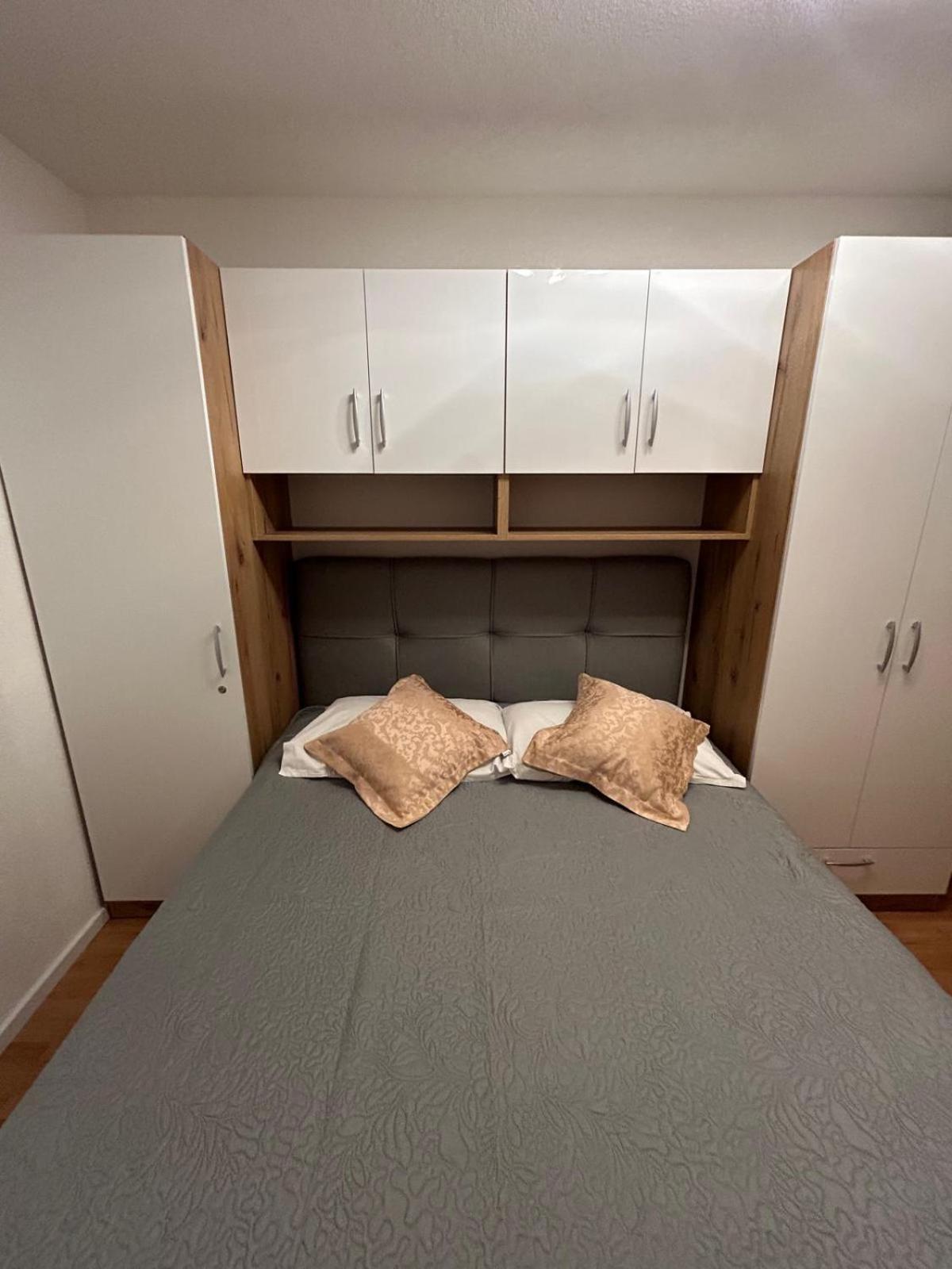 Apartment Lovre Topic Baska Voda Luaran gambar