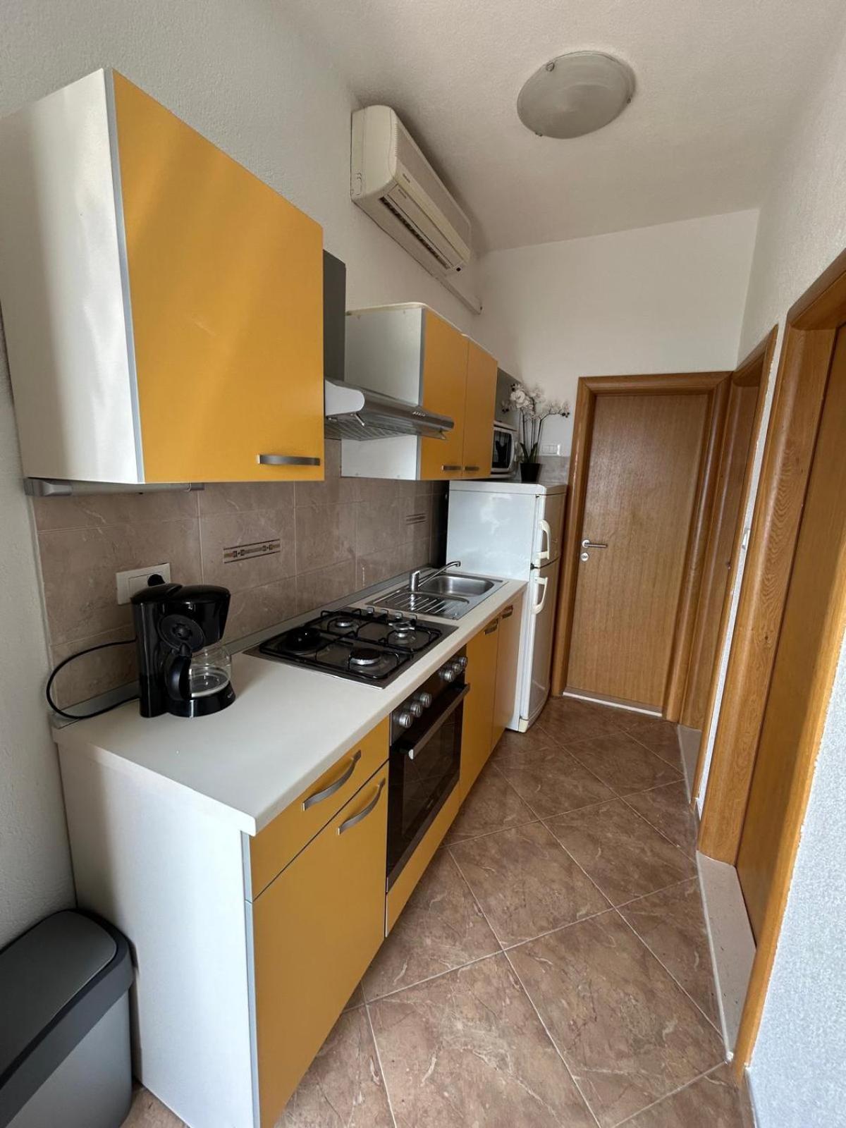 Apartment Lovre Topic Baska Voda Luaran gambar